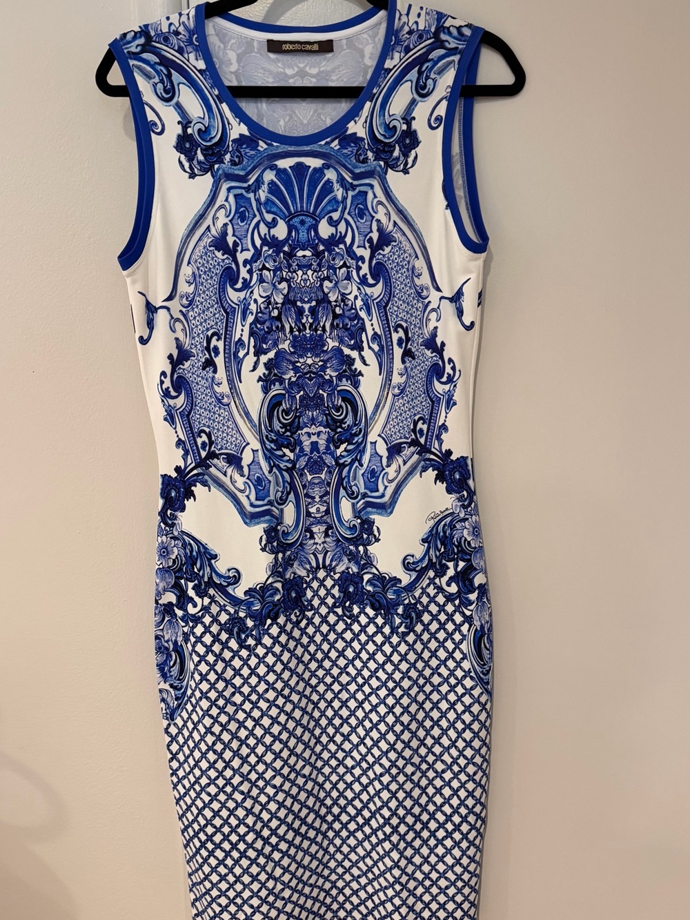 Roberto Cavalli White and Blue Baroque-Print Sleeveless Sheath Dress